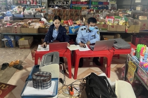 Tây Ninh xử lý cửa hàng tạp hóa bày bán 400 bao thuốc lá điếu nhập lậu