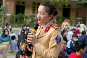 Hà Nội: Tuyên truyền Luật An toàn giao thông đến các em học sinh Trường THCS Láng Hạ