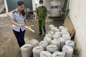 Hà Nội tạm giữ 480 lít rượu không rõ nguồn gốc xuất xứ