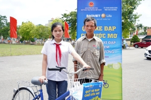 Bảo Việt trao tặng học bổng “Quỹ xe đạp chở ước mơ”
