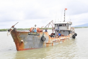Bắt tàu chở 50.000 lít dầu trái phép trên biển tỉnh Tiền Giang