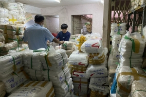 Buộc tiêu hủy gần 1200 kg túi nylong đựng thực phẩm không rõ nguồn gốc xuất xứ