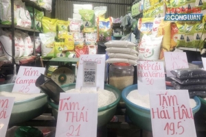 Vì sao, giá gạo ‘nhảy múa’ ở các chợ dân sinh nhưng tại siêu thị, giá vẫn bình ổn?
