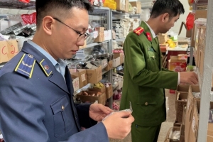 Nam Định: Tạm giữ 21.000 sản phẩm văn phòng phẩm không rõ nguồn gốc
