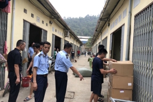 Lạng Sơn: Phát hiện 02 kho hàng cất giấu hơn 40.000 sản phẩm nghi nhập lậu