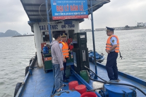 Quảng Ninh: Xử phạt một cửa hàng bán xăng dầu trên biển