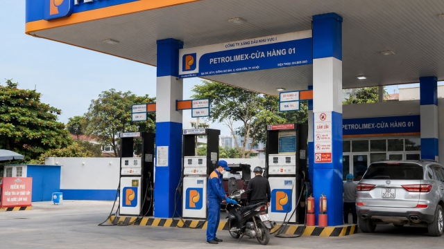 Giá dầu thế giới 7/8 tăng