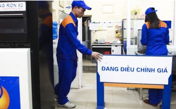 Giá xăng có thể tăng hơn 1.000 đồng/lít vào ngày mai