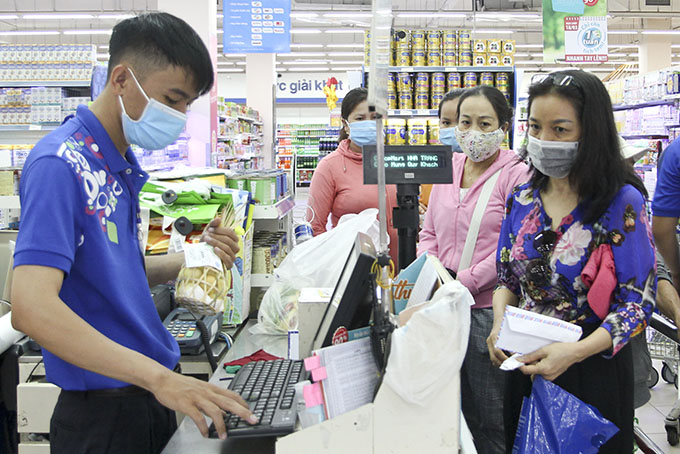 Đề nghị nâng mức cảnh báo trong cộng đồng để "chung sống an toàn với dịch"