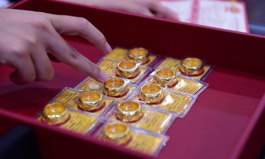 Giá vàng sáng nay (15/8): Giá vàng trong nước giảm sâu nhất 700.000 đồng/lượng
