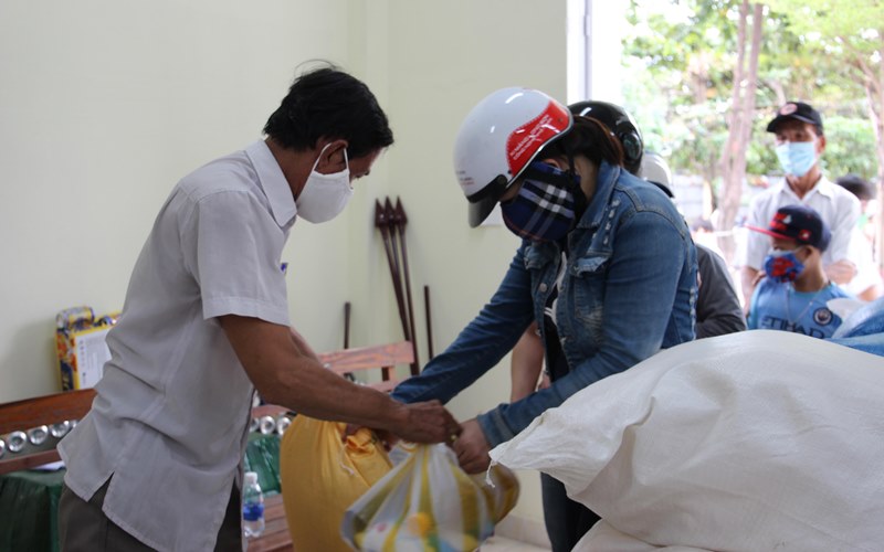 Đà Nẵng hỗ trợ gạo, thực phẩm cho người dân gặp khó khăn do dịch