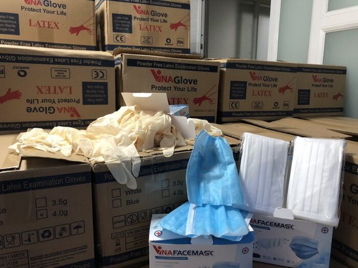 Phát hiện hàng triệu khẩu trang và găng tay y tế kém chất lượng ở TP.HCM