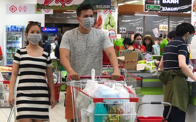 Hà Nội: Cấm bán nước vỉa hè, phạt mạnh người không đeo khẩu trang theo quy định