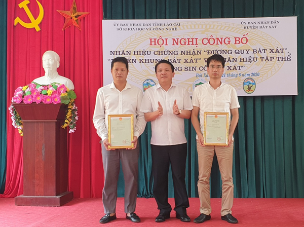 Chứng nhận quyền sử dụng nhãn hiệu 3 sản phẩm cây dược liệu tại Lào Cai