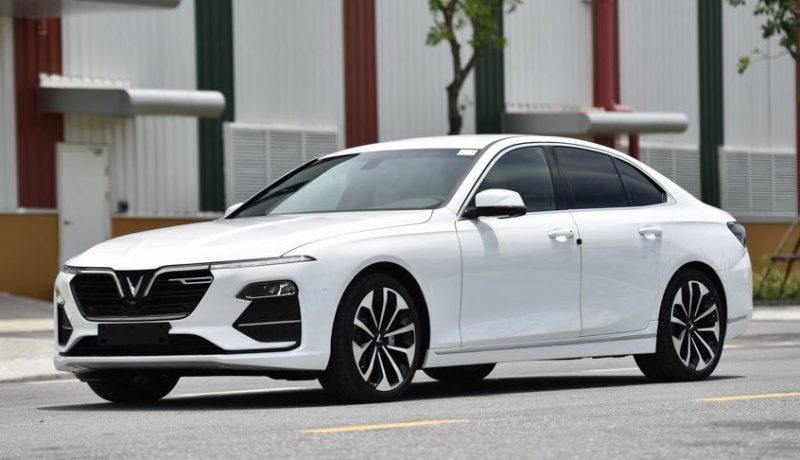 VinFast Lux A2.0 tiếp tục vượt doanh số Toyota Camry tại Việt Nam