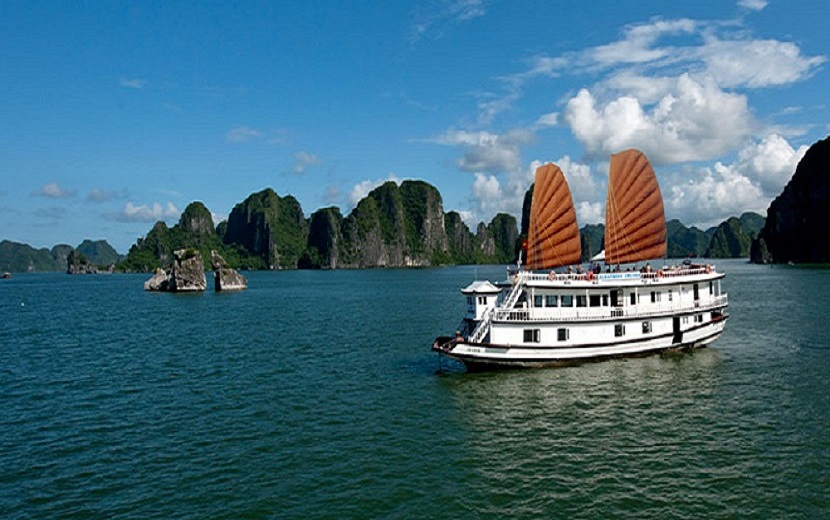 Đề xuất tăng thời gian tham quan Vịnh Hạ Long đến 22h