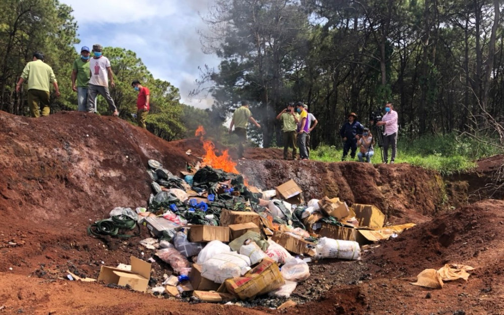 Gia Lai: Tiêu hủy trên 1,3 tấn thực phẩm có nguy cơ gây ảnh hưởng sức khỏe người sử dụng