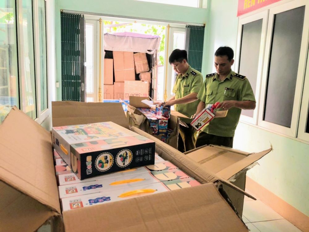 Lào Cai: Phát hiện, xử lý trên 700 sản phẩm đồ chơi trẻ em nhập lậu