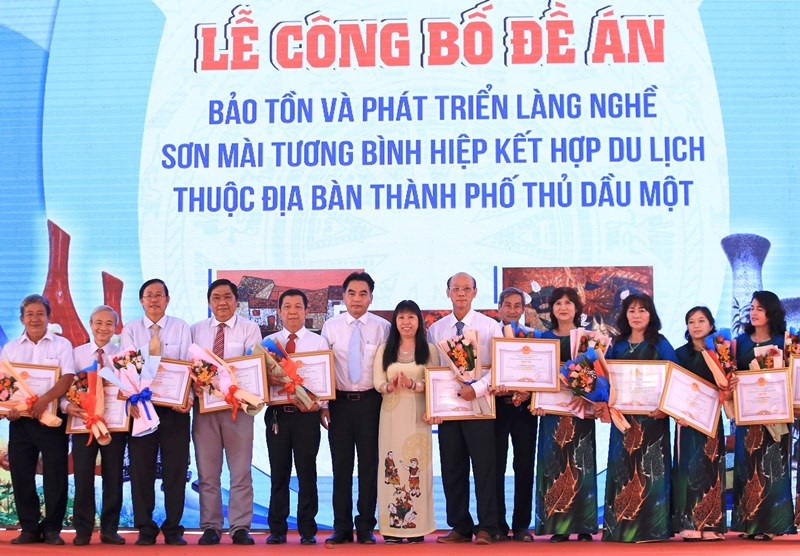 Công bố đề án bảo tồn và phát triển làng nghề sơn mài ở Bình Dương