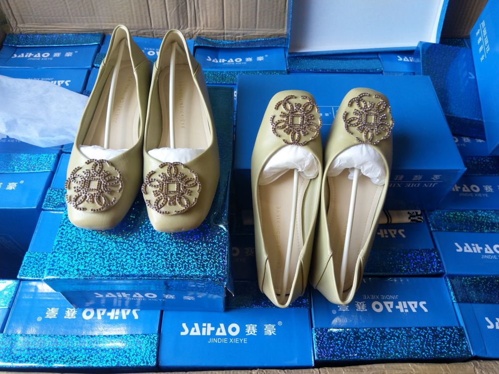 Lào Cai: Gần 1.200 đôi giày nữ nhập lậu bị tịch thu chờ xử lý