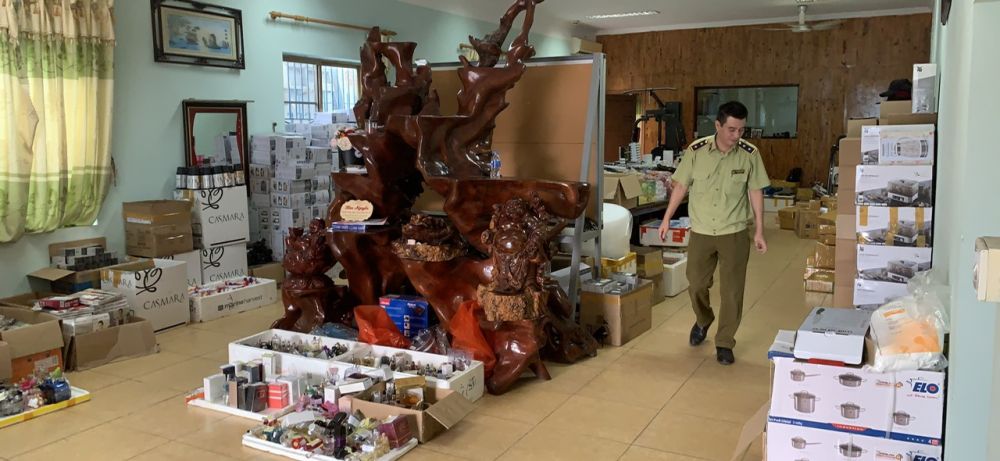 Hải Dương: Phát hiện kho hàng mỹ phẩm, hàng gia dụng “ba không”