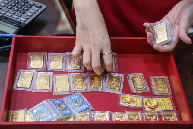 Giá vàng ngày 28/10: Chững lại do USD tăng