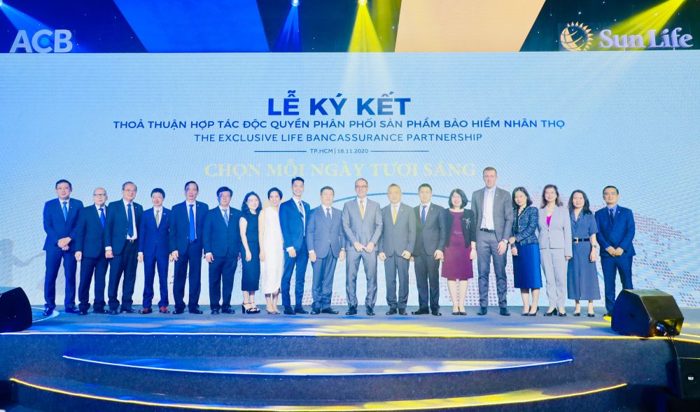 ACB bắt tay Sun Life Việt Nam độc quyền phân phối bảo hiểm nhân thọ 15 năm