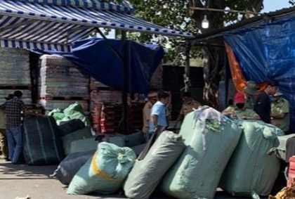 Phát hiện số lượng lớn hàng không hóa đơn chứng từ trên tàu Thống Nhất