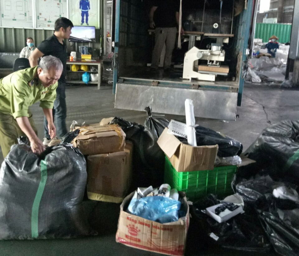 Bắc Ninh: Phạt trên 70 triệu đồng đối với cơ sở sản xuất, kinh doanh quần áo giả mạo nhãn hiệu được bảo hộ