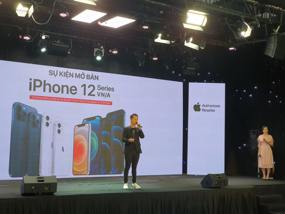 iPhone 12 series mở bán, nhận hơn 50.000 đơn hàng từ các chuỗi bán lẻ