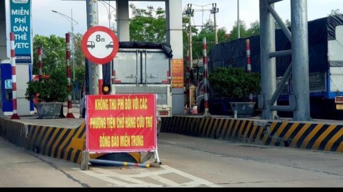 Từ ngày 1/12, dừng miễn phí BOT cho các phương tiện vận chuyển hàng cứu trợ