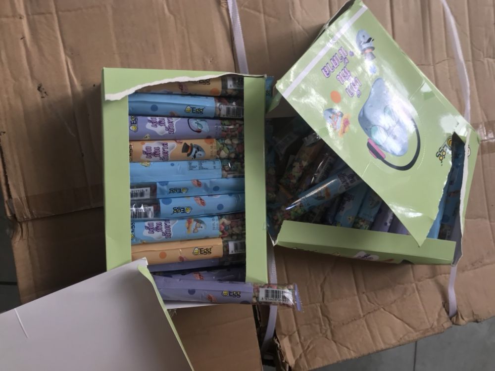 Lào Cai: Tạm giữ 1.800 hộp kẹo dẻo trẻ em nhập lậu