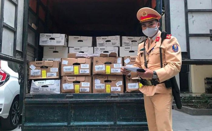 Hà Nội: Bắt giữ hơn 1 tấn thịt bò nhập khẩu hết hạn trên đường đi tiêu thụ