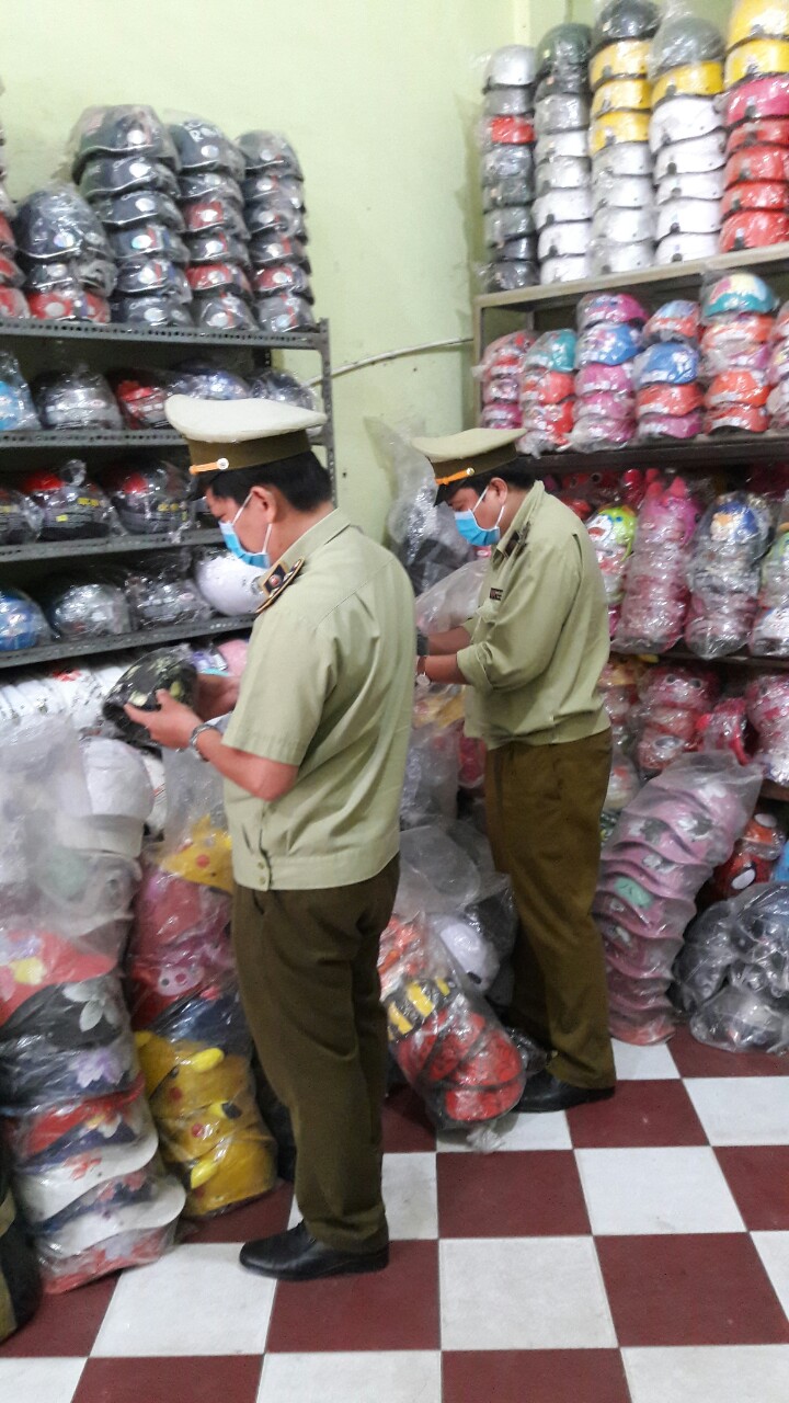 Tiền Giang: Tiếp tục tạm giữ trên 1.500 mũ bảo hiểm giả mạo nhãn hiệu Nón Sơn