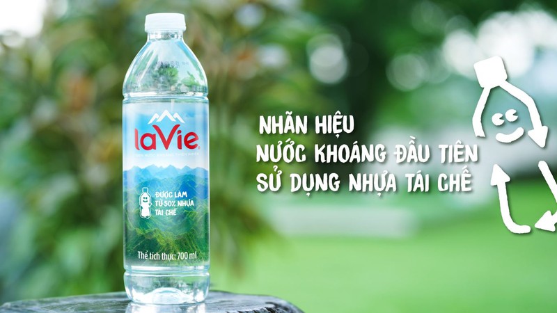 La Vie ra mắt sản phẩm nước khoáng dùng chai nhựa tái chế