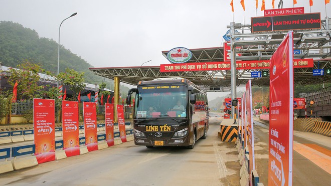 Đồng loạt vận hành 35 trạm thu phí tự động không dừng