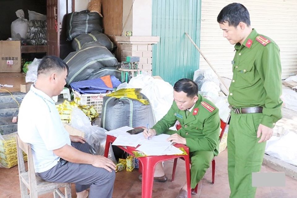 Hà Tĩnh: Phát hiện cơ sở làm giả trà xanh Tân Cương-Thái Nguyên