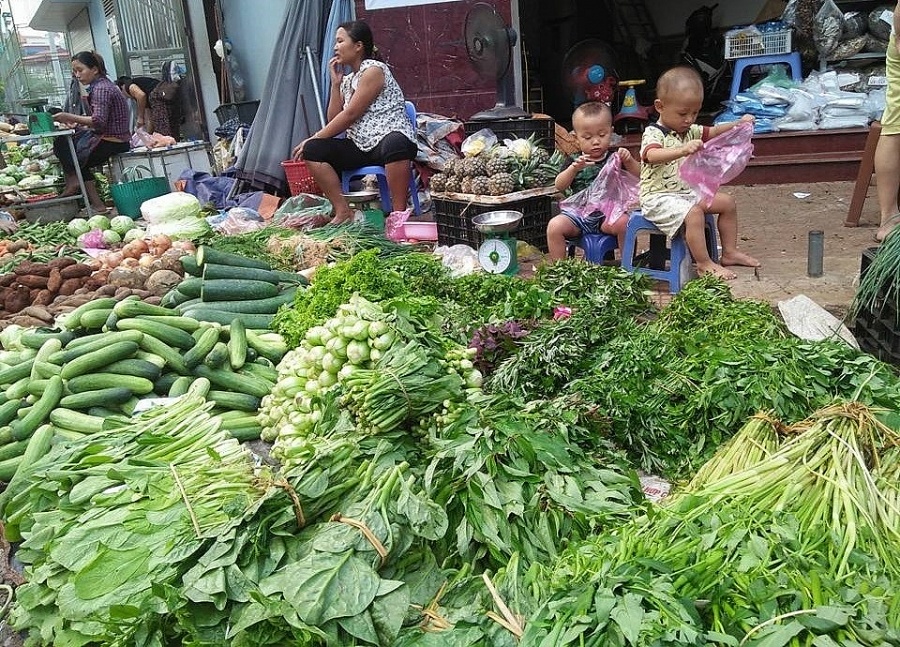 Giá thực phẩm ngày 1/1: Giá rau củ ổn định, giá thịt cá đồng loạt tăng