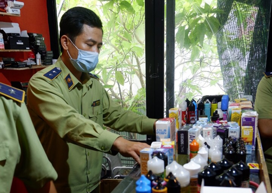 Quảng Nam: Tạm giữ hàng trăm sản phẩm nhập lậu được kinh doanh trên facebook “vapehoian”