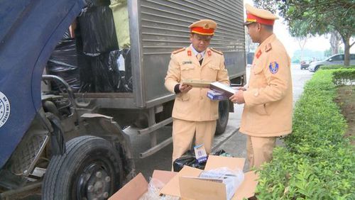 Thanh Hóa: Bắt giữ xe tải vận chuyển 16.000 bao thuốc lá lậu