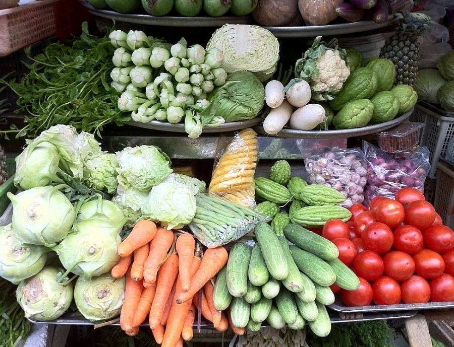 Giá thực phẩm ngày 21/1: Giá rau củ tăng giảm trái chiều