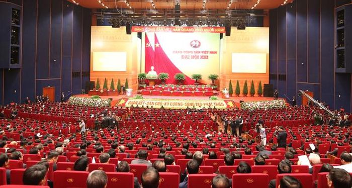 Đoàn Chủ tịch Đại hội XIII của Đảng Cộng sản Việt Nam gồm 17 đồng chí