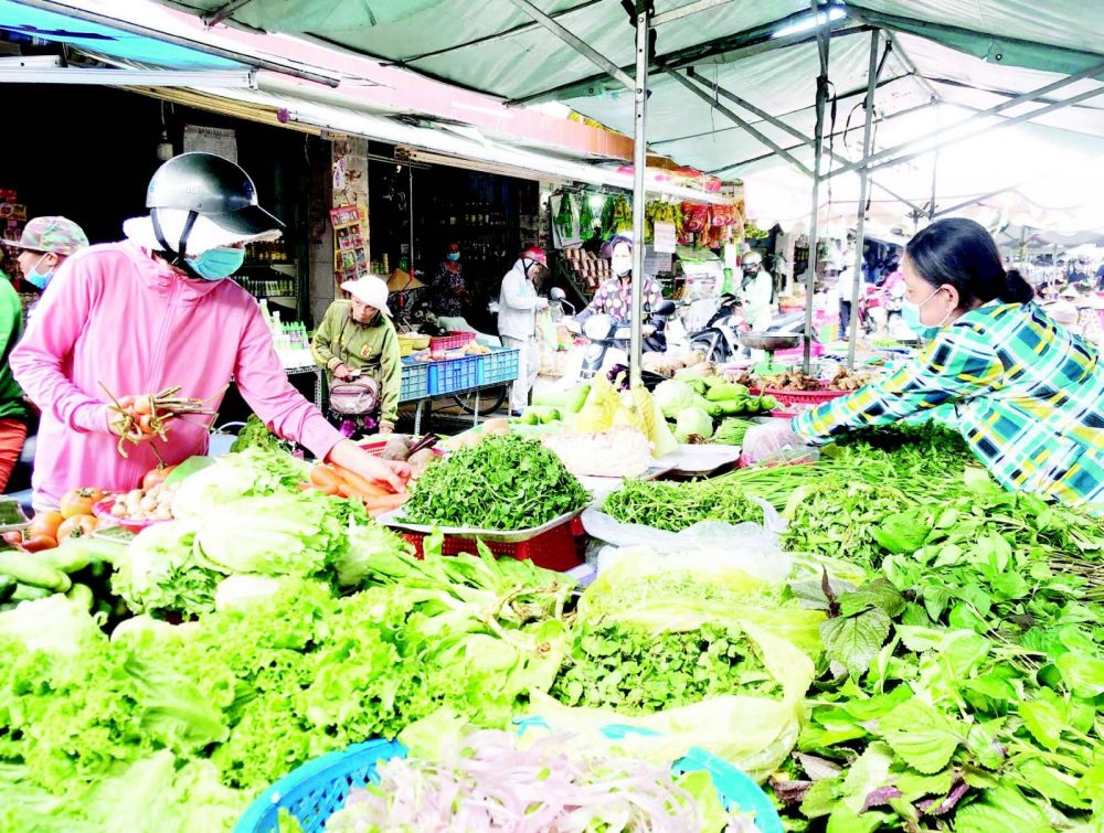 Giá thực phẩm ngày 25/1: Tiêu thụ chậm, giá xoài giảm mạnh