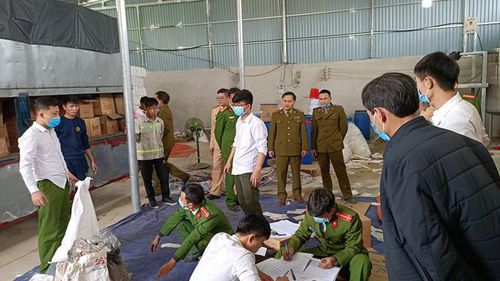 Chiết xuất 15 tấn chất tẩy rửa gắn mác thương hiệu lớn đem đi tiêu thụ