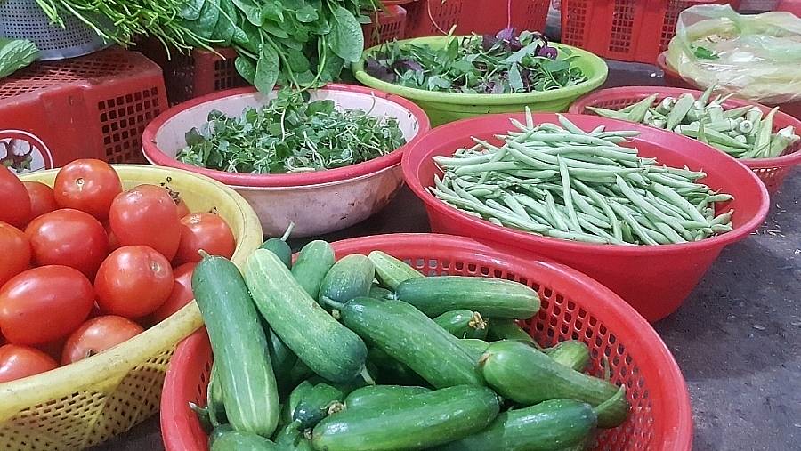 Giá thực phẩm hôm nay 29/1: Rau củ đà giảm, gia cầm tăng giá