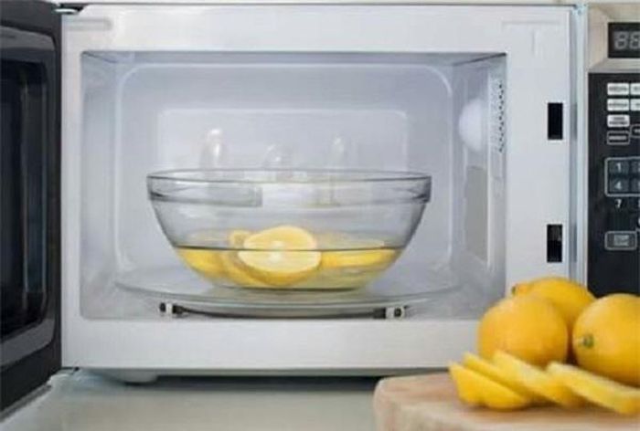 Tuyệt chiêu làm sạch lò vi sóng