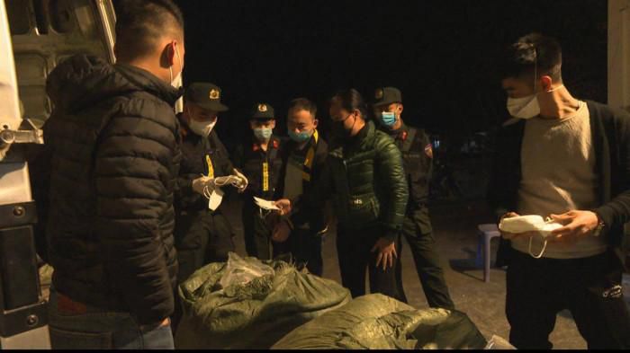 Quảng Ninh: Phát hiện ô tô vận chuyển hơn 100 nghìn khẩu trang không rõ nguồn gốc