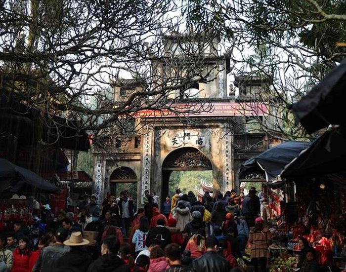 Không tổ chức lễ khai hội chùa Hương và lễ hội đền Hai Bà Trưng