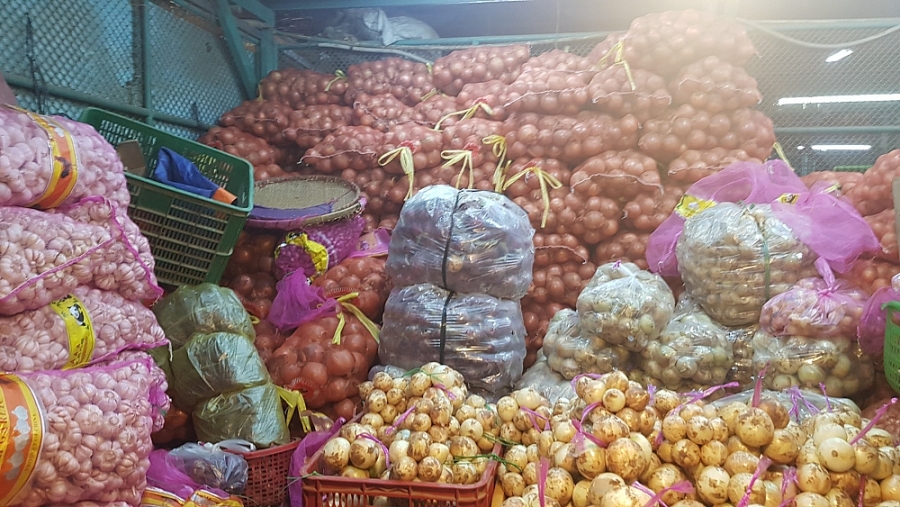 Giá thực phẩm ngày 10/2: Cận Tết giá rau củ giảm, thực phẩm ổn định