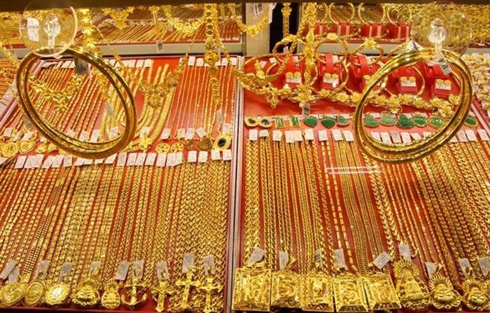 Giảm nhỏ giọt, vàng SJC đắt hơn vàng thế giới 7 triệu đồng/lượng